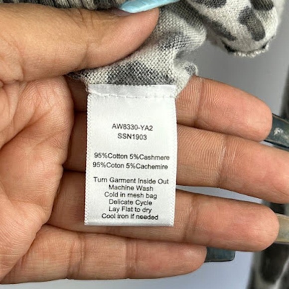 ATM Anthony Thomas Melillo Cotton & Cashmere Leopard V-Neck Sweater size Large - Picture 9 of 9